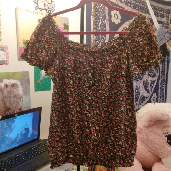 Weavers - Floral Print Ruffled Blouse - Picture 10 of 11